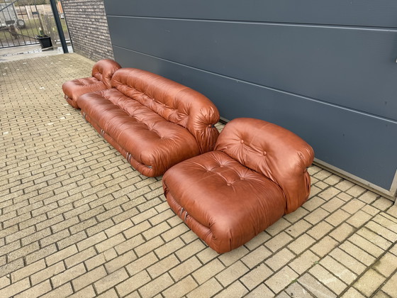 Image 1 of Cassina Soriana original de los años 70 de 4 plazas + 2x1 plazas Tobia & Afra Scarpa en cuero coñac