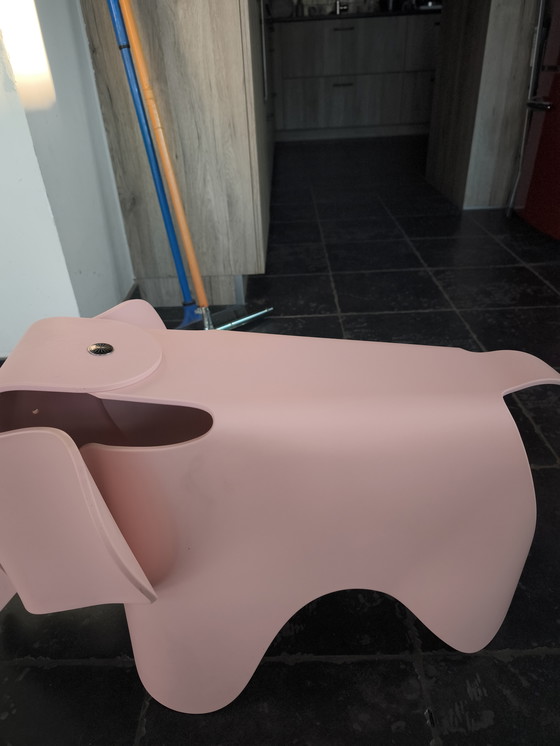 Image 1 of Vitra, Elefante de Eames