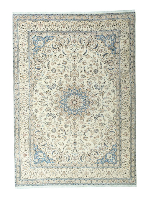 Hand-knotted Persian carpet Nain 9La - 418 x 300 cm - With silk content & fine medallion design