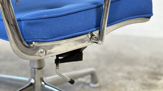 Silla Intermediate Herman Miller de los años 60 Diseñada por Charles y Ray Eames – Sillas de oficina (photo 12 of 12)