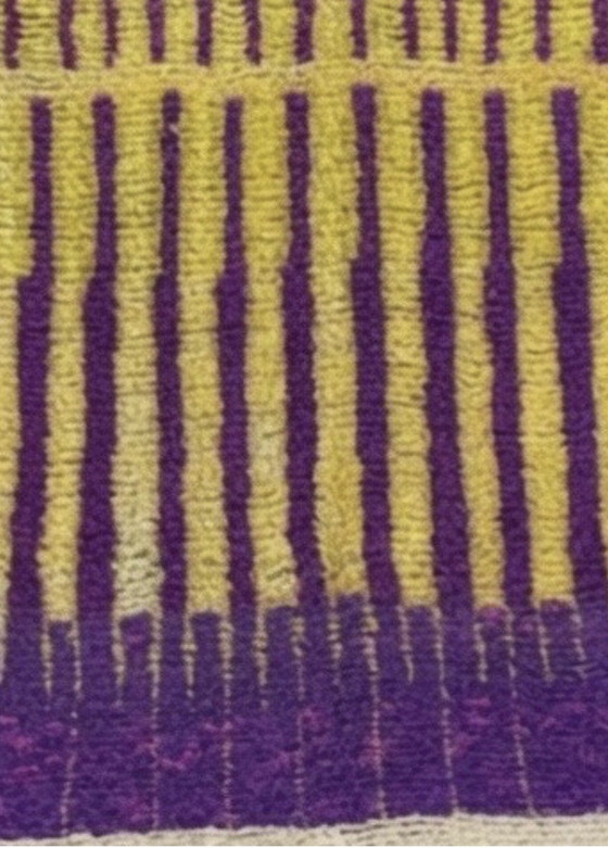 Image 1 of Grand tapis berbère fait main | Tapis marocain en laine | Violet, jaune et ivoire | Pièce unique
