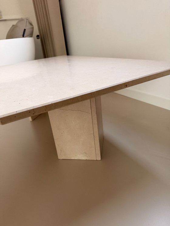 Image 1 of Stilvoller Couchtisch aus Marmor – Naturstein