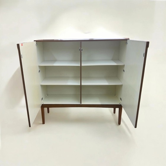 Palette Möbelwerk - Deutsches Mid Century Highboard von 1972 mit Liefernachweis und Markenetikett. – Schmitt (photo 3 of 11)