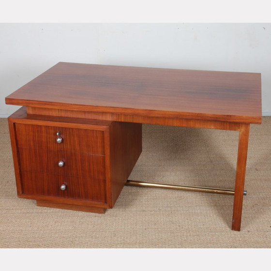 Image 1 of Modernistisch houten bureau, gemaakt in de jaren 1940.