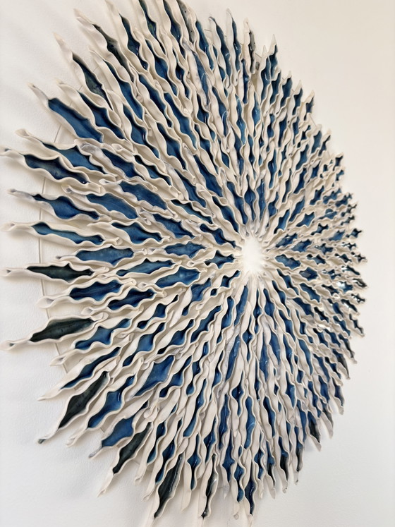 Décoration murale unique et artisanale en céramique (porcelaine) et émail bleu – Décorations murales, Ceramic (photo 4 of 5)