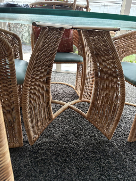 Image 1 of Glasierte runde Speisetafel mit 120 und 4 Stoelen