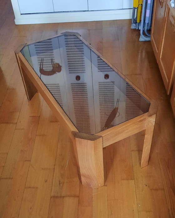 Image 1 of Vintage salontafel van massief licht iepenhout en rookglas, jaren 70/80.