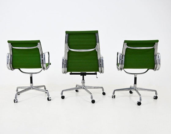 Sedie da ufficio di Charles & Ray Eames per Herman Miller, anni '70, set di 3, Tessile, Alluminio, Verde (foto 5 di 11)