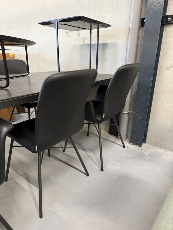 Image 1 of Bert Plantagie Dining Room Chairs 4xBlake - 1xFour black leather