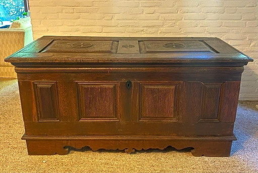 Authentische Eichenholz-Deckentruhe ca. 1700