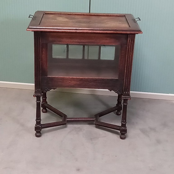 Image 1 of Antiek eikenhouten theekastje