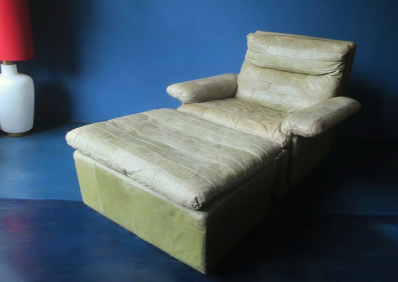 Patchwork olijfgroene leren fauteuil en voetenbank van Laauser, jaren 70. – Leather (photo 9 of 11)