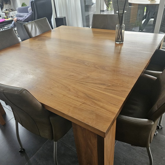 Image 1 of Quadratischer Esstisch 150x150 cm mit 6 bequemen Lederstühlen