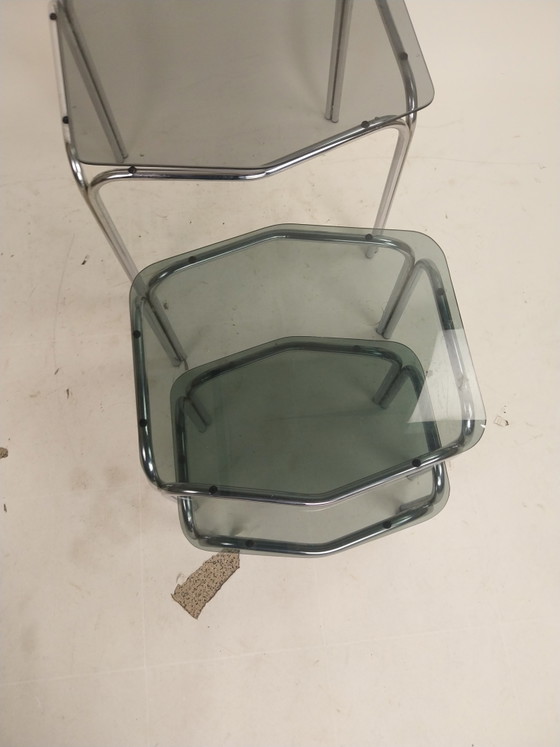 1 x 1970s Chrome and Smoked Glass Mimiset Nesting Tables in Unique Shape – Side tables, Metal, Vintage (photo 3 of 6)