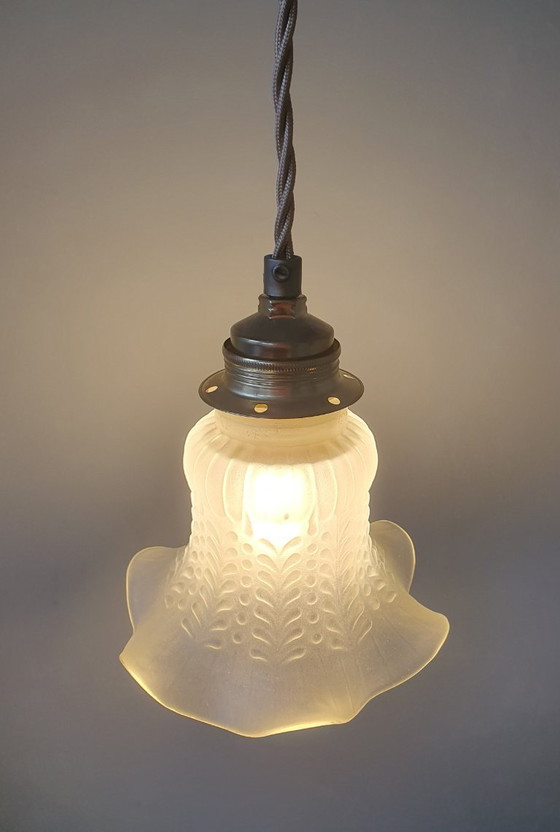 Image 1 of Klassiek Glazen Jaren 30 kapje met frosted glas.