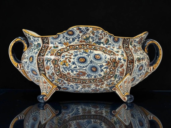 Jardinière en faïence Gien du 19ème siècle avec décor persan. – Vases, Porcelain (photo 11 of 11)