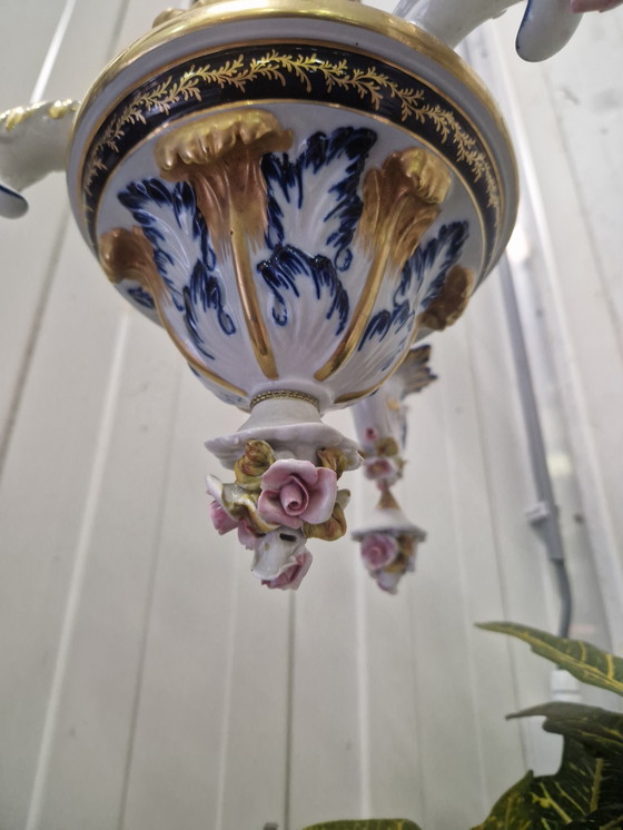 Image 1 of Ancien lustre en porcelaine