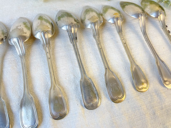 Lot de 8 cuillères à soupe vintage en métal argenté – Accessoires de table, Retro (photo 13 of 14)