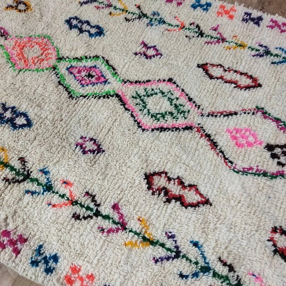 Image 1 of Authentischer Azilal-Teppich – Handgewebt aus Naturwolle (226×164 cm)