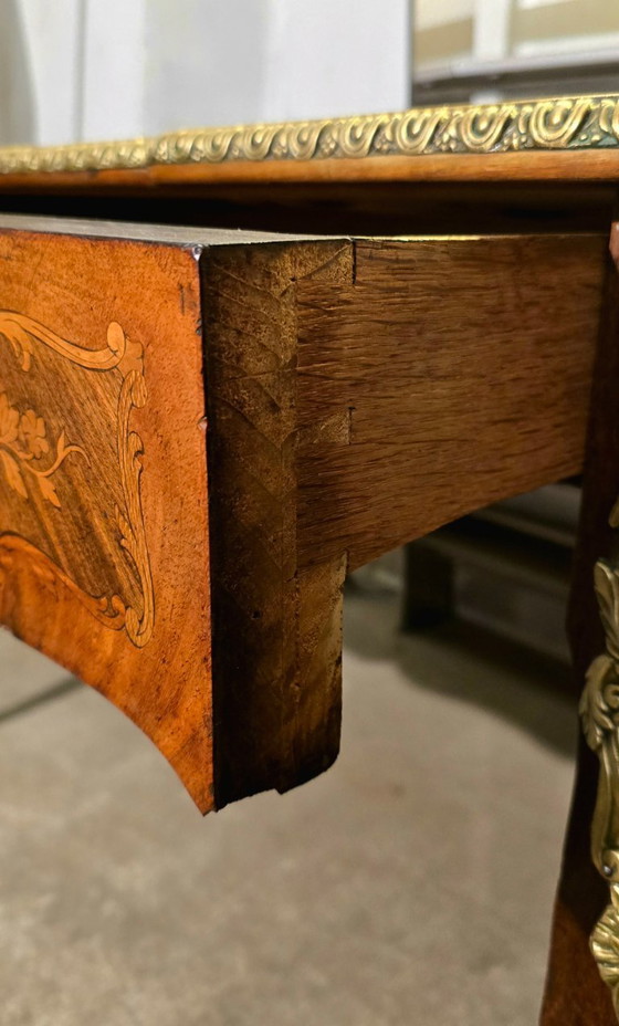 Image 1 of Escritorio plano estilo Luis XV en marquetería - obra del siglo XX