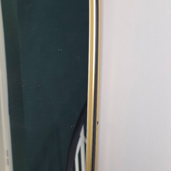 Image 1 of 1 van 2: XL Vintage spiegel uit jaren '50 / '60. Langwerpige spiegel met messing lijst. Retro wandspiegel. Goudkleurige lijst.