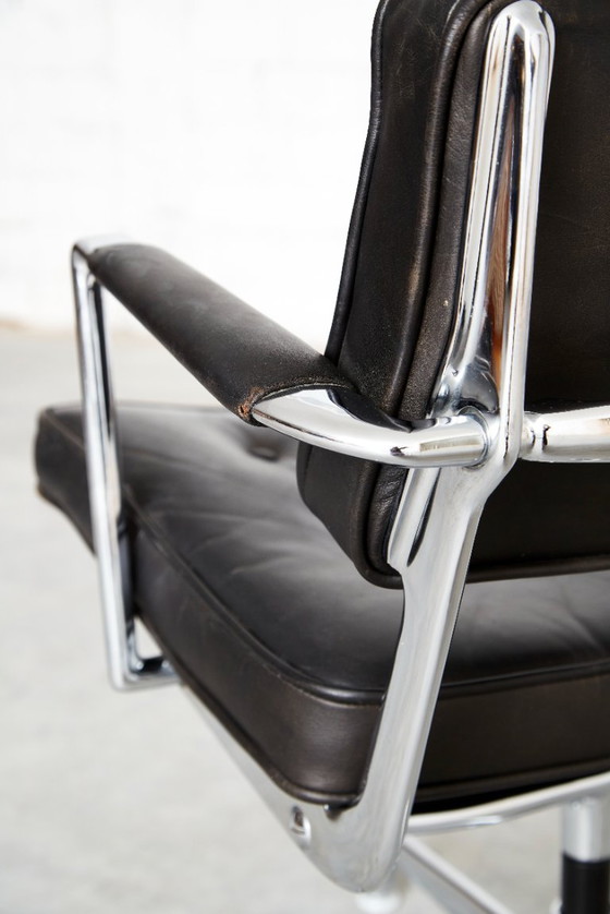 Sedia da scrivania intermedia Ray & Charles Eames ES102 per Herman Miller – Sedie girevoli, Leather (photo 7 of 14)