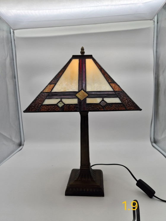 Image 1 of Beautiful Tiffany-style table lamp 50x30