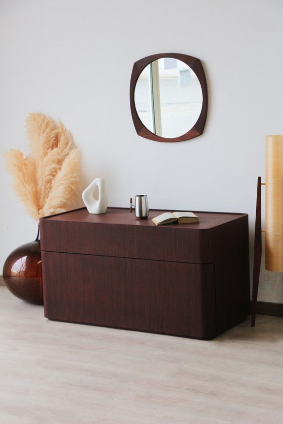 Image 1 of Vintage Italiaanse ladekast van wengéhout – ontwerp uit de jaren 70/80
