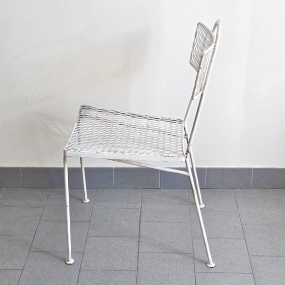Image 1 of Een paar vintage witte gelakte metalen stoelen uit de jaren 50 van DLG Mathieu Matégot.