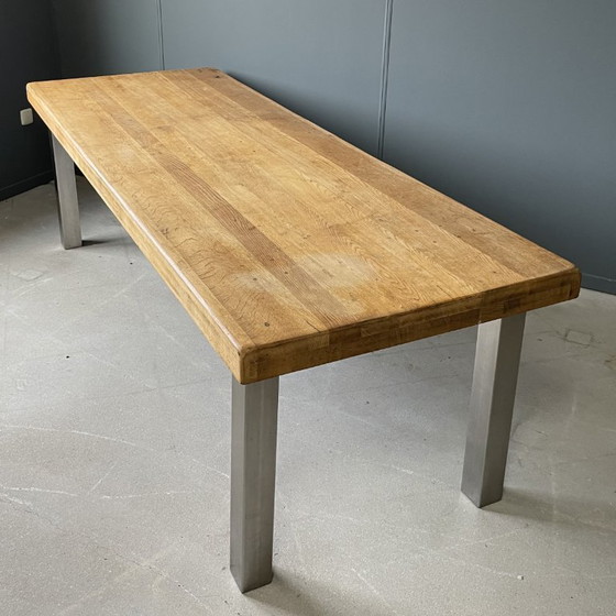 Image 1 of Table à manger vintage en chêne – pieds en acier inoxydable