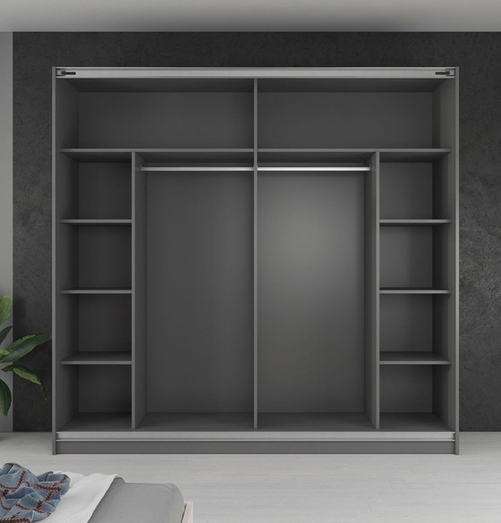 Image 1 of Bedroom Wardrobe | Kledingcast