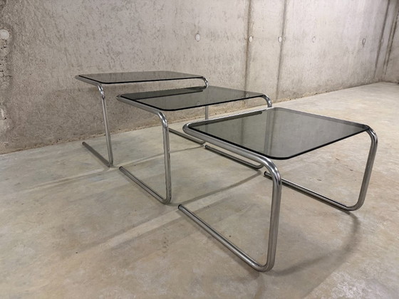 Image 1 of Set di tre tavolini laterali in tubolare cromato con vetro fumé, anni '70