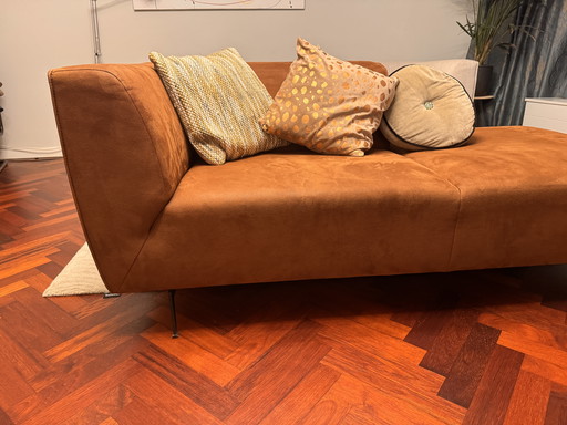 Canapé méridienne design couleur caramel – pièce maîtresse moderne