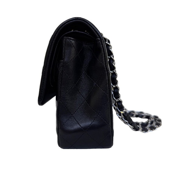 Chanel Classic Flap Medium – Crossbody bags, Lambskin (photo 11 of 17)