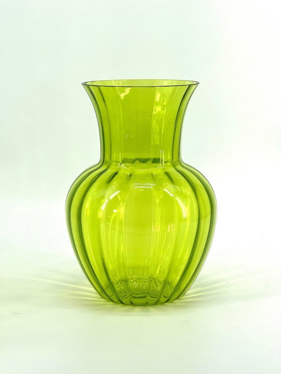 Image 1 of Venezianische Muranoglasvasen – durchscheinender grüner Rigadin-Kristall, mundgeblasen in Murano