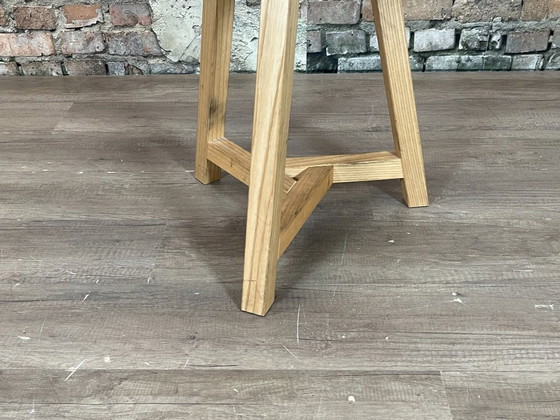 Image 1 of Table d'appoint en bois