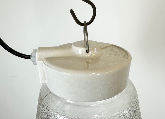 Image 1 of Suspension vintage en porcelaine blanche avec verre dépoli, années 1970