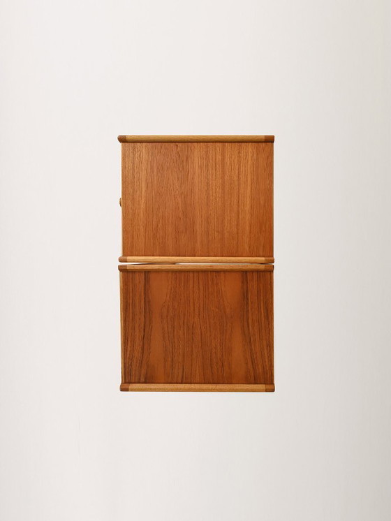 Image 1 of Coppia di comodini scandinavi degli anni '50-'60 con maniglia intagliata