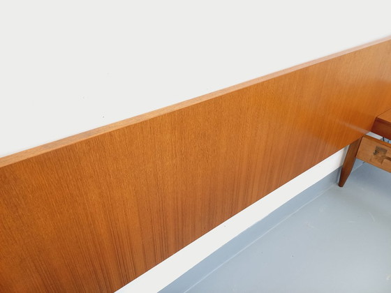 Image 1 of Lit double vintage style scandinave en teck des années 60 avec chevets suspendues et lampes intégrées