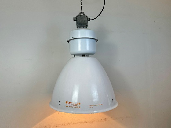 Image 1 of Grote witte geëmailleerde industriële fabriekslamp van Elektrosvit, jaren 90