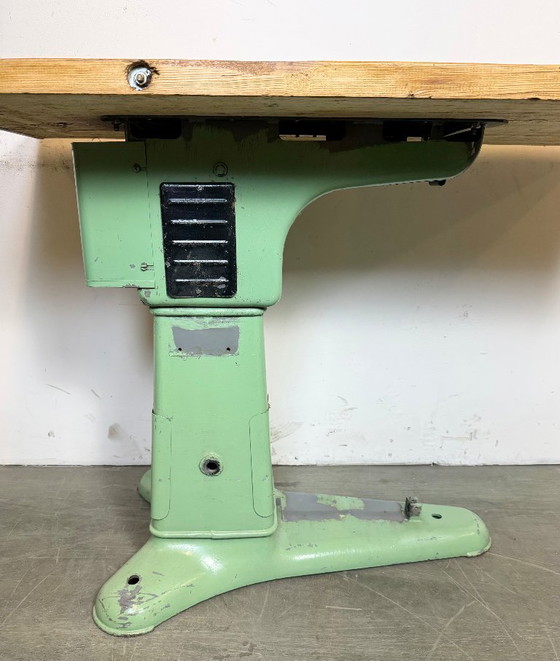 Image 1 of Tavolo industriale in ghisa verde, anni '60