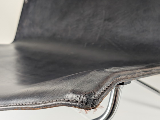 Image 1 of Lounge Chair italiana in pelle nera e cromo anni '80