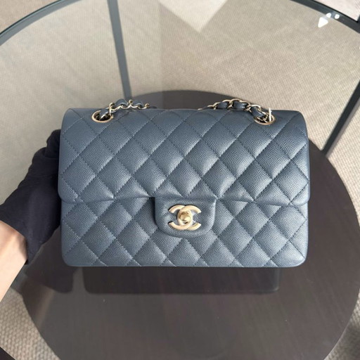 Borsa Chanel Classic Flap Small - Caviar 23CM trapuntata grigio scuro grigio con finiture dorate Serie 26