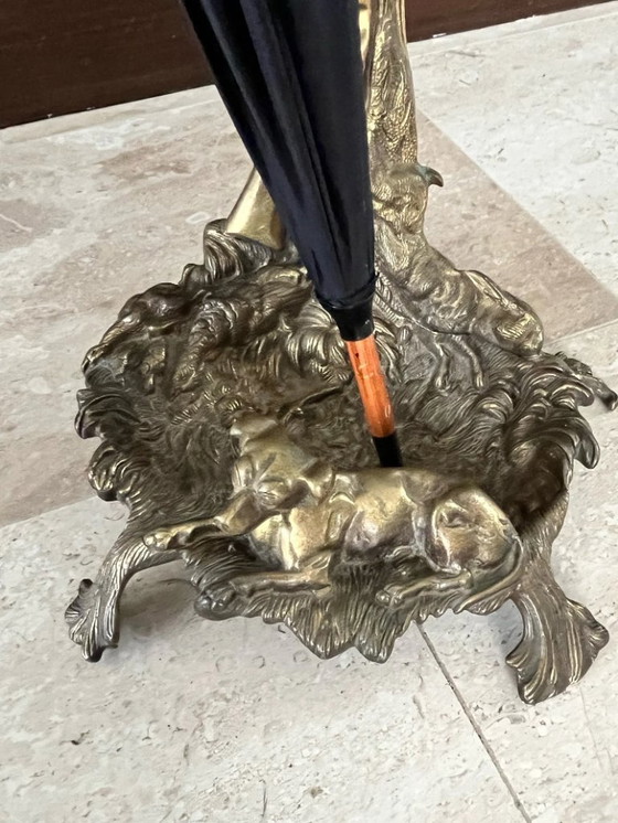 Image 1 of Portaombrelli o portautensili da camino in ottone vintage con scena di caccia