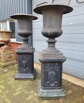 Grandi vasi antichi in ghisa su piedistallo, Mobili da giardino, Ferro, Nero, Vintage (foto 10 di 14)