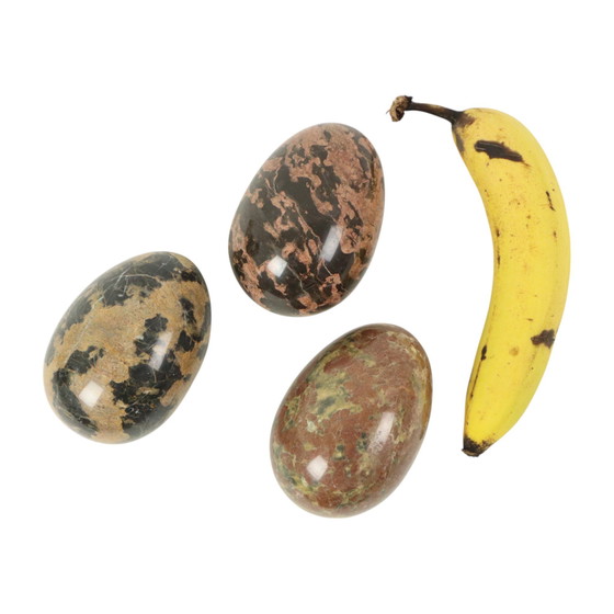 Image 1 of 3 uova grandi in marmo massiccio