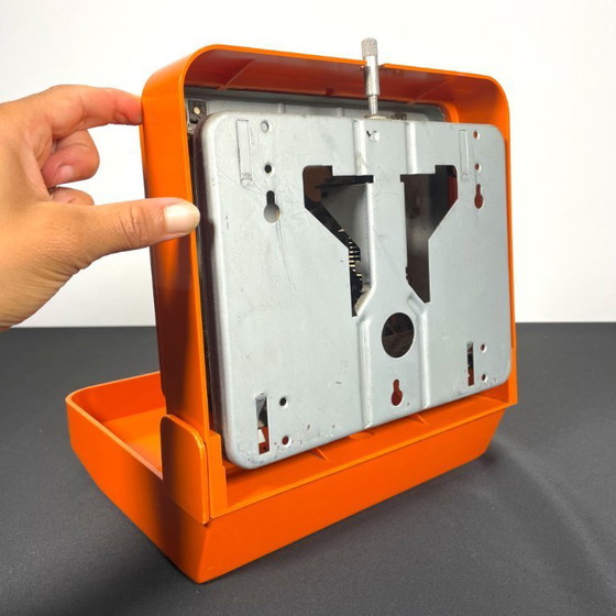 Image 1 of Vintage Oranje Vendex Duitse keukenweegschaal voor wandmontage