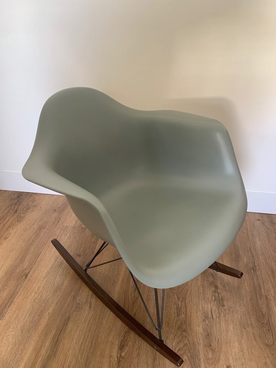 Image 1 of Poltrona Eames in fibra di vetro RAR - base nera