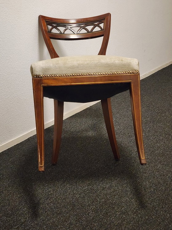 Image 1 of Acht Esszimmerstühle aus Mahagoni. Empire, erste Hälfte des 19. Jahrhunderts.