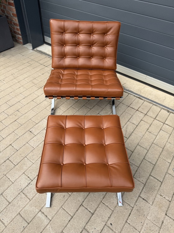 Image 1 of 2 sofás Knoll Barcelona relax + otomana, color coñac Venezia
